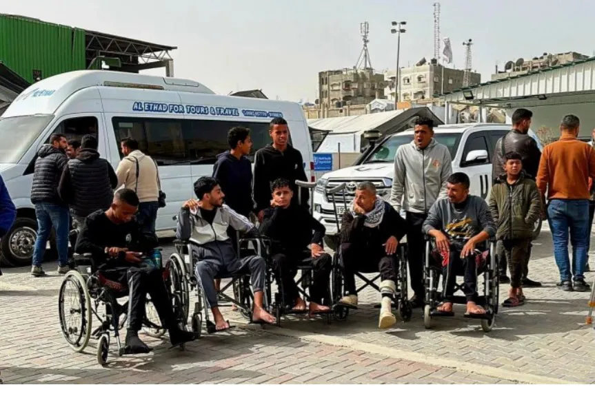 فتح معبر رفح في يومه الأول يسير ببطء شديد بعد إغلاق دام أكثر من عام ونصف